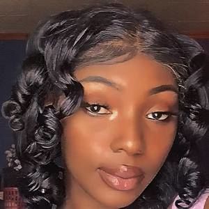 Meet your Posher, Márie